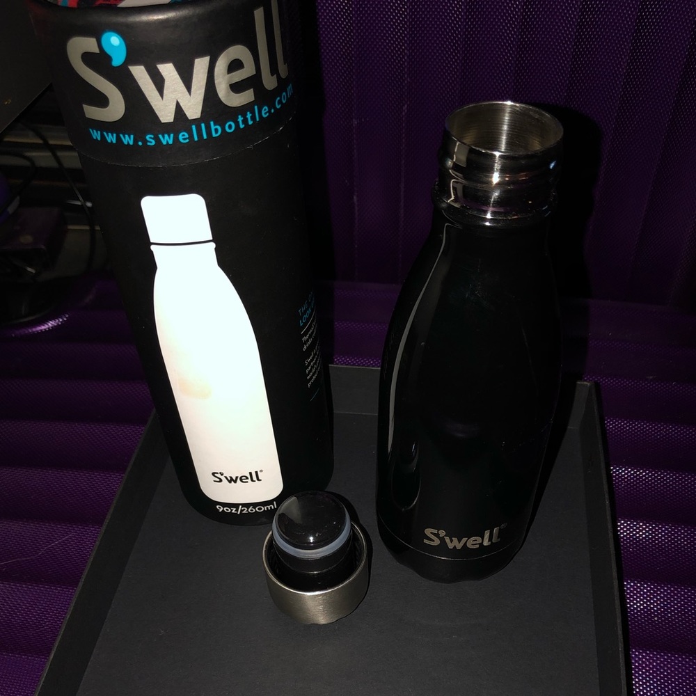 Stainless steel water bottle